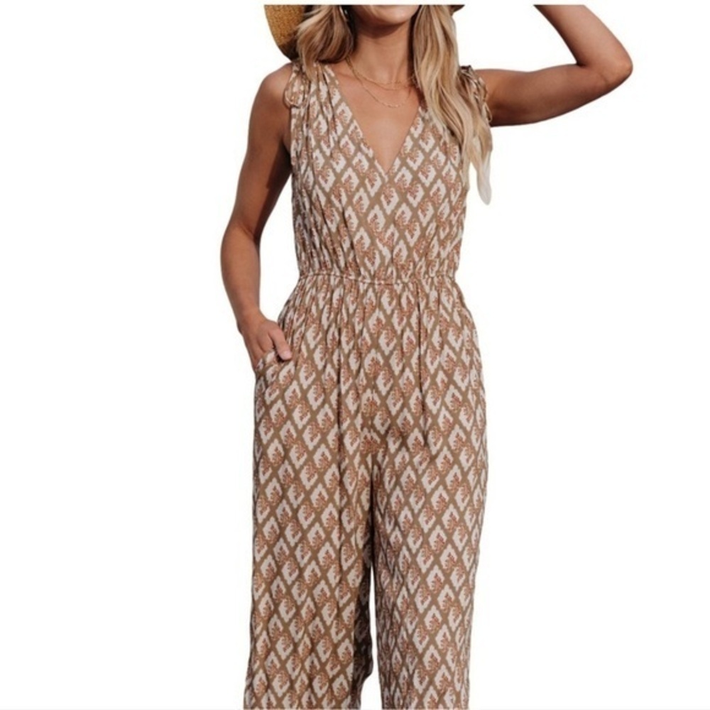 CUPSHE Diamond Ditsy Wide Leg Jumpsuit Size Med - Picture 2 of 6